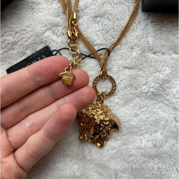 Versace Medusa Pendant Gold Stack Chain - Picture 3 of 3